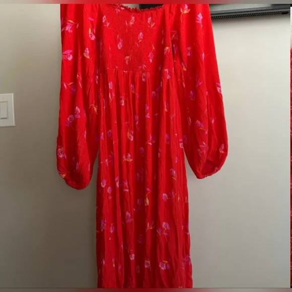 Elegant Red Floral Dress - Picture 3 of 4